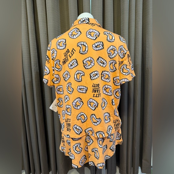 New Halloween Women’s Fang Print Shorty Pajama Set, 2-Piece Medium (8-10) - Picture 4 of 10